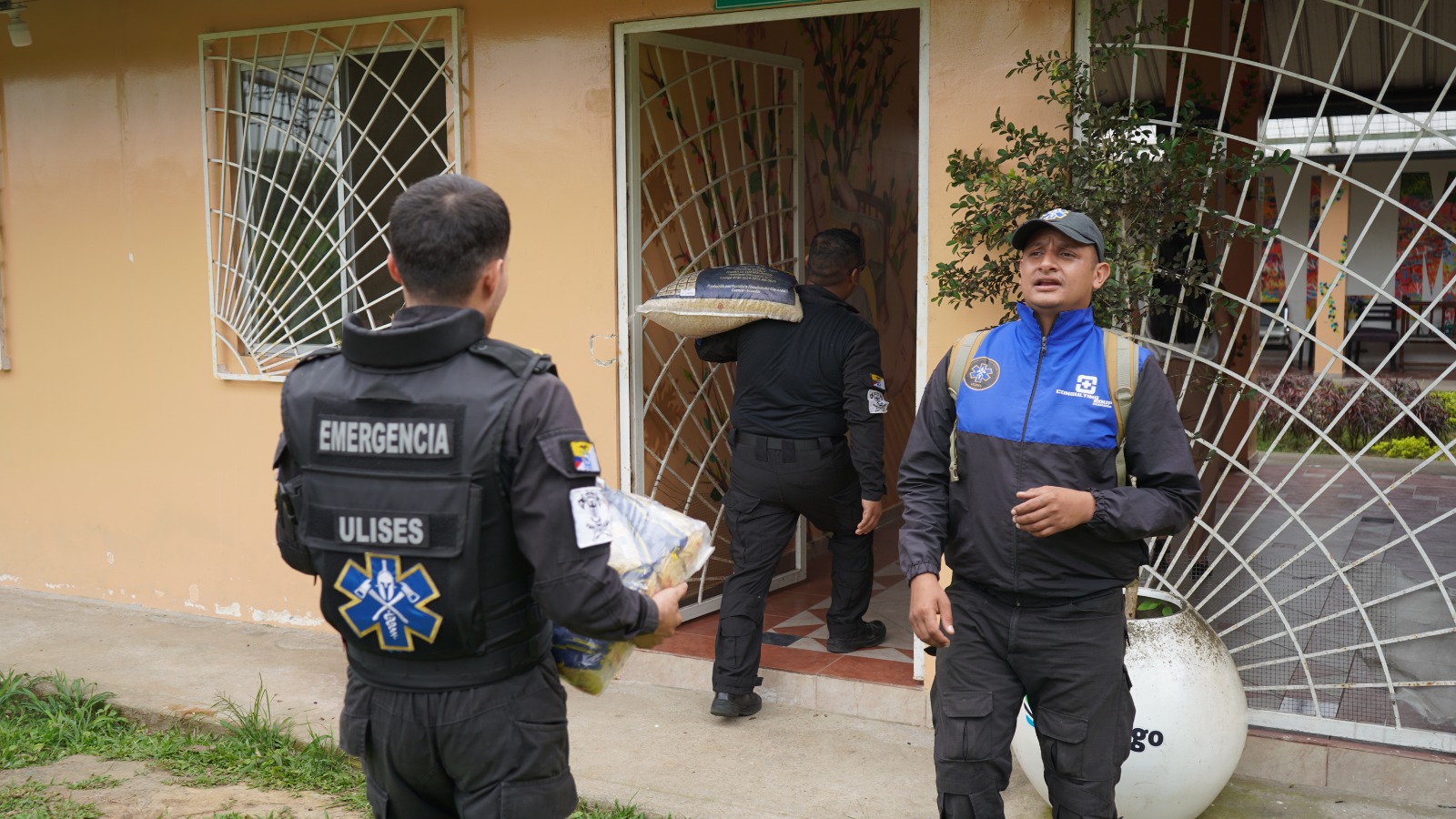 Voluntarios de Consulting Group Ecuador ayudaron a llevar esperanza a comunidades afectadas por las inundaciones en Manabí.