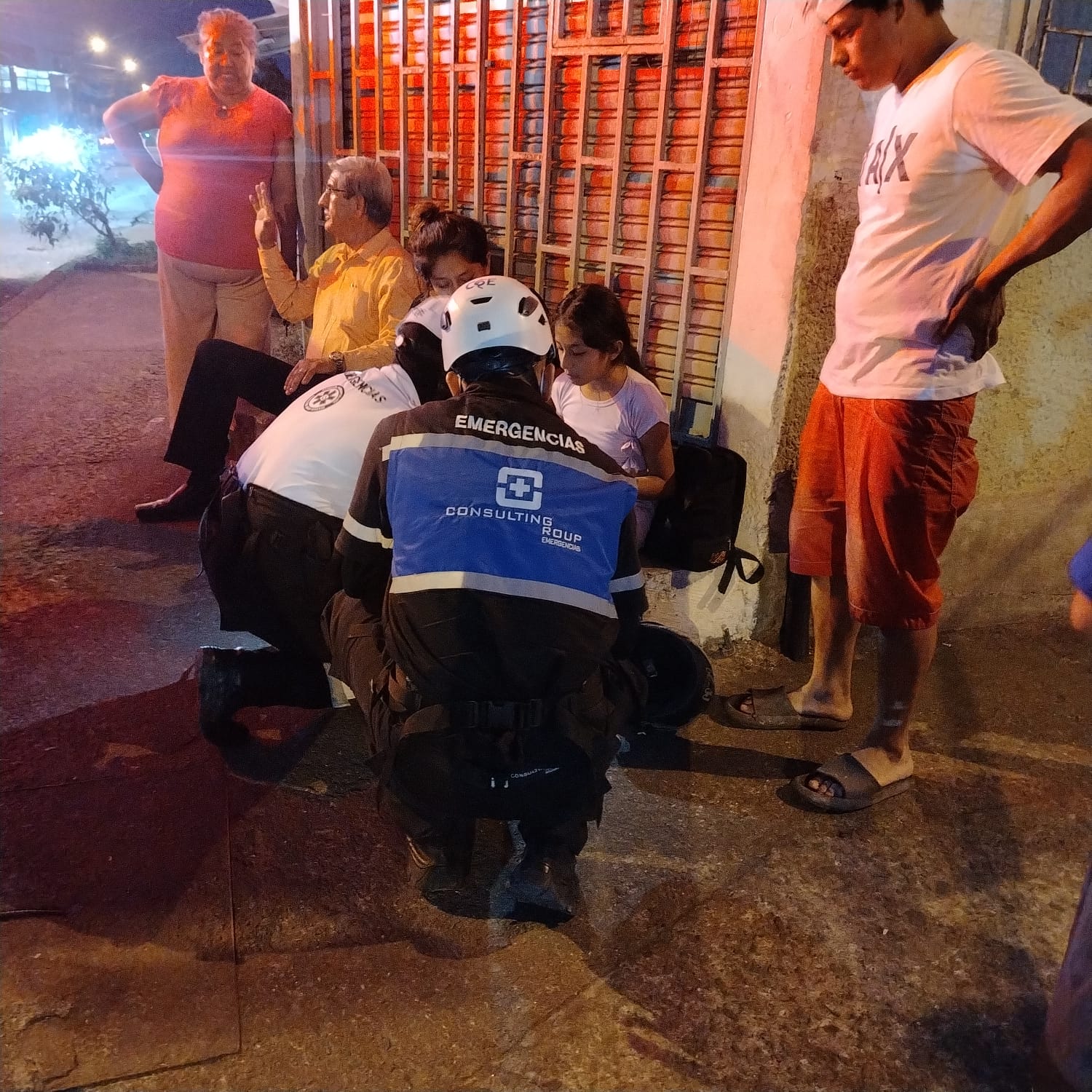 PARAMÉDICOS VOLUNTARIOS ATENDIERON A DOS PERSONAS TRAS EMERGENCIA EN LOS UNIFICADOS