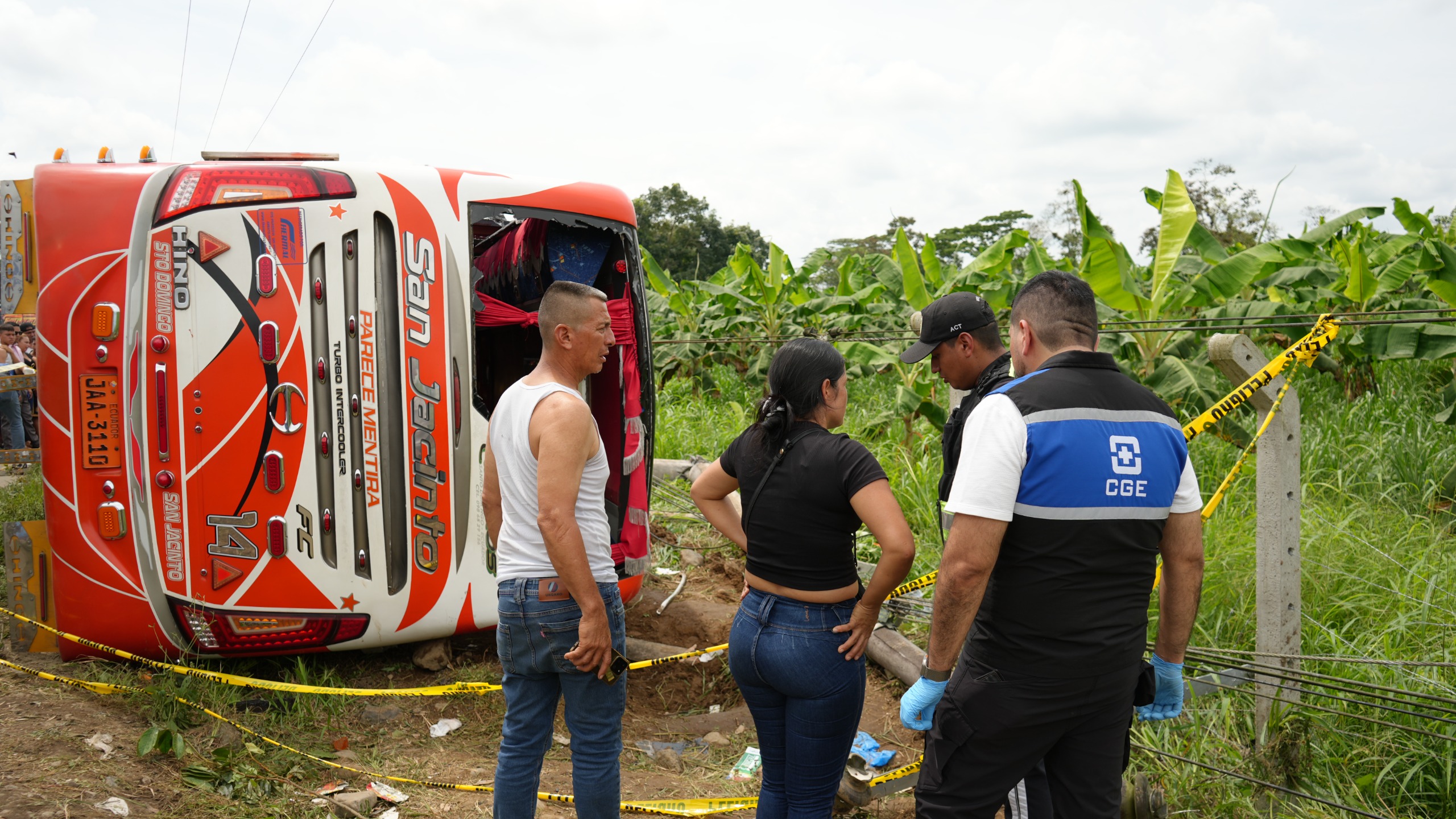 Voluntarios de Consulting Group Ecuador ayudaron en la atención de grave accidente en la vía a San Jacinto del Búa