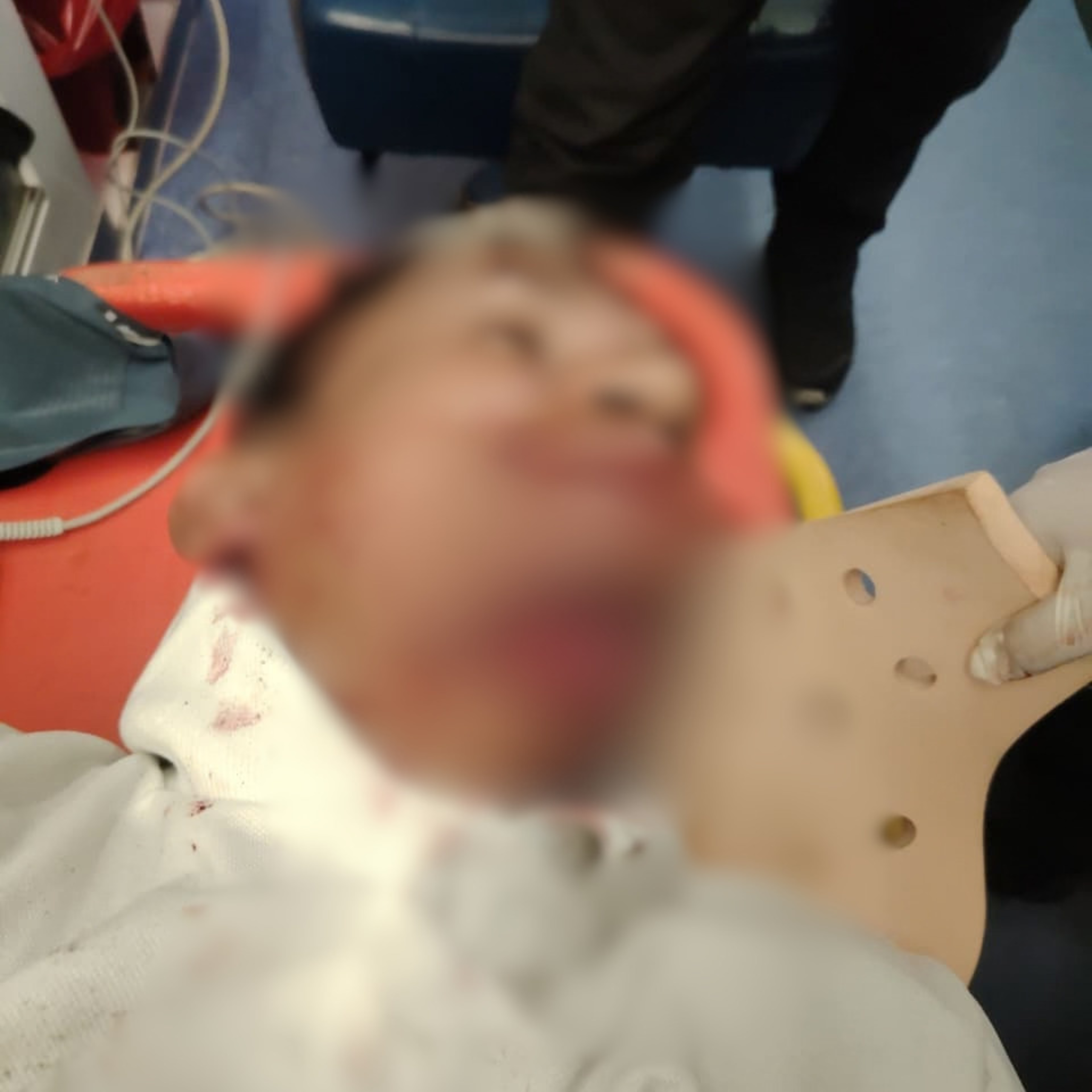 VOLUNTARIOS DE CONSULTING GROUP ECUADOR BRINDAN ATENCIÓN A MOTOCICLISTA HERIDO EN LA CALLE SAN PABLO