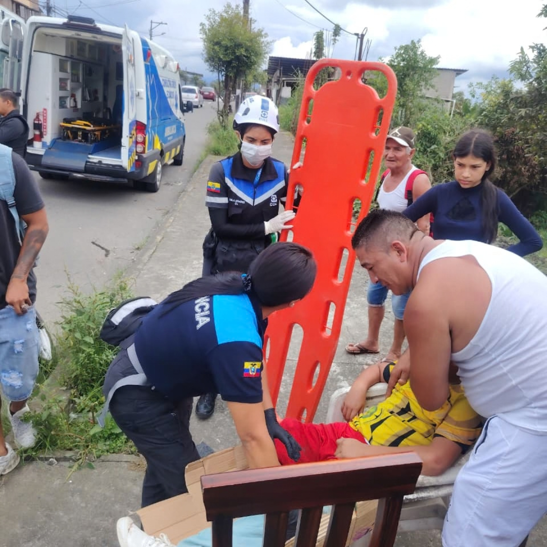 CONSULTING GROUP ECUADOR BRINDA ATENCIÓN TRAS ACCIDENTE DE TRÁNSITO EN LA URBANIZACIÓN 30 DE JUNIO